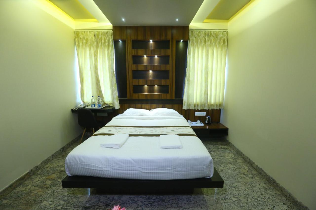 Hotel White Rock Bangalore Exterior photo